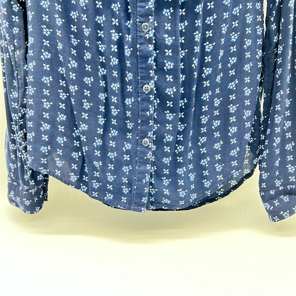 Maurices Navy Floral Print Button Down Shirt w/Open Lattice on Sleeves-Size EX - Picture 3 of 11